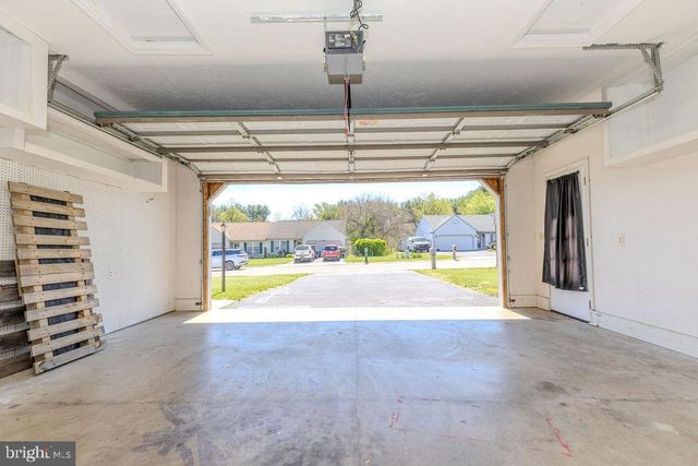 2070 WYATT CIR, Dover, PA 17315