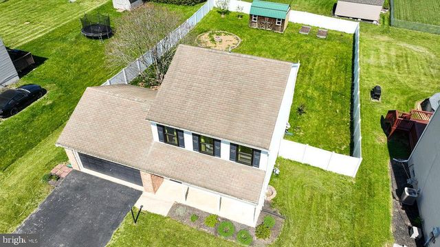 2070 WYATT CIR, Dover, PA 17315