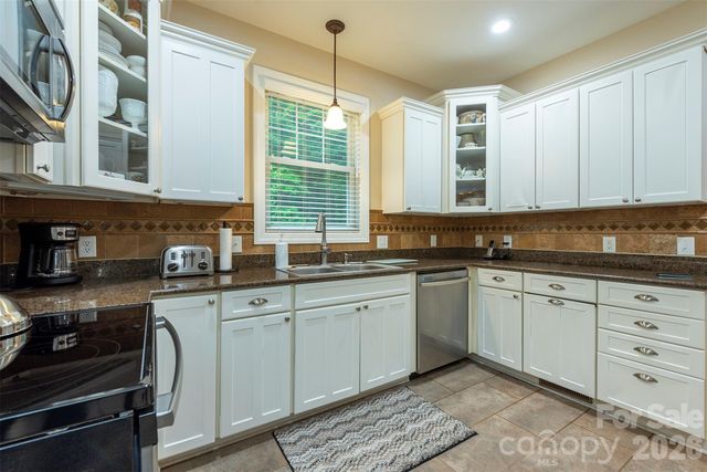 25 Deer Trail Way, Fairview, NC 28730