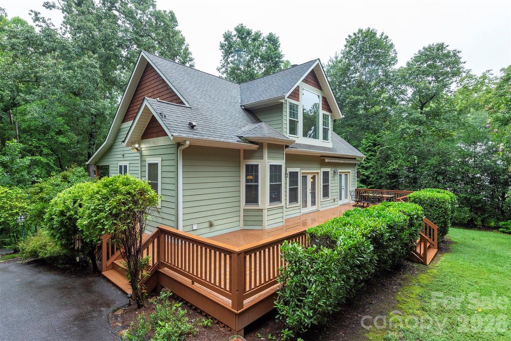 25 Deer Trail Way, Fairview, NC 28730