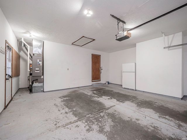 211 Rosemarie Court, Evansville, IN 47715