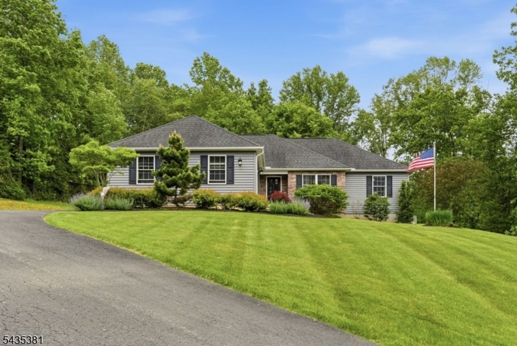309 Turkey Top Rd, Lebanon Twp., NJ 07865
