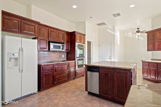 2225 W HIGHRIDGE Road, Wickenburg, AZ 85390