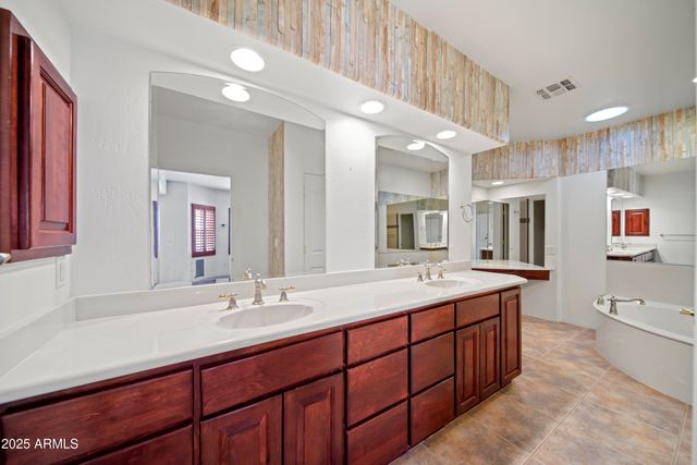 2225 W HIGHRIDGE Road, Wickenburg, AZ 85390