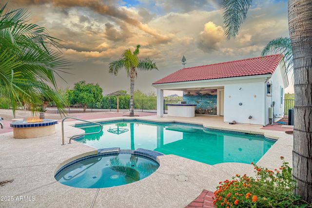 2225 W HIGHRIDGE Road, Wickenburg, AZ 85390