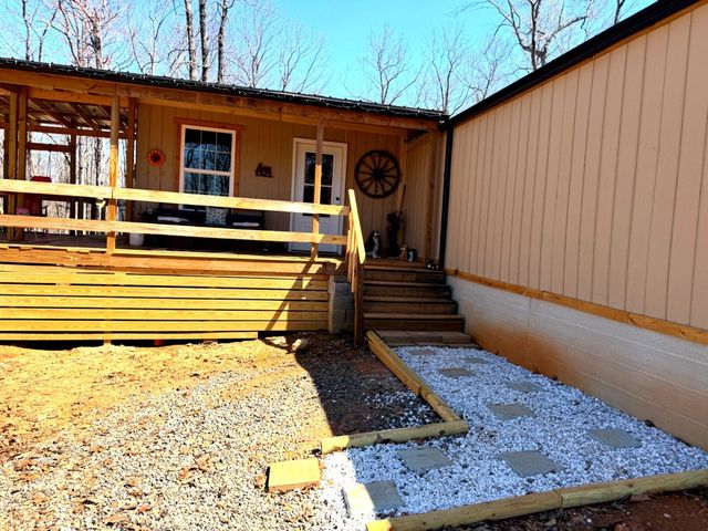 1419 Parkwood CT, Huddleston, VA 24104