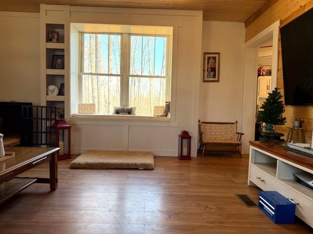 1419 Parkwood CT, Huddleston, VA 24104