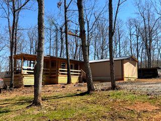 1419 Parkwood CT, Huddleston, VA 24104