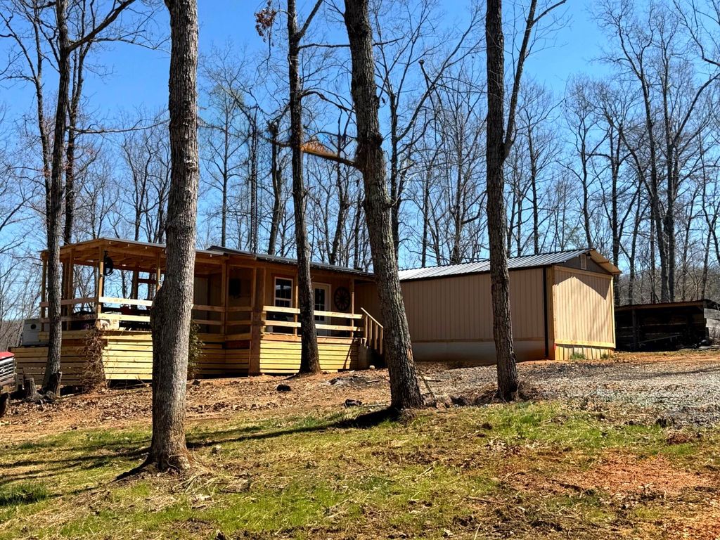 1419 Parkwood CT, Huddleston, VA 24104