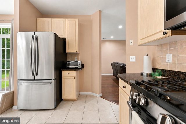 37 SHELLEY CIR, East Windsor, NJ 08520
