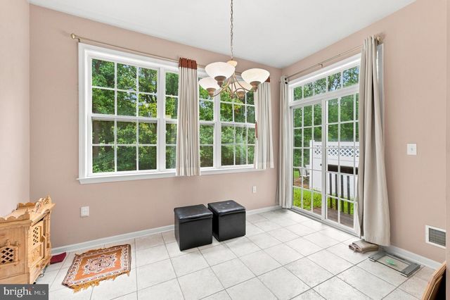 37 SHELLEY CIR, East Windsor, NJ 08520