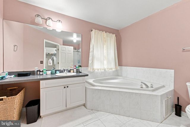 37 SHELLEY CIR, East Windsor, NJ 08520