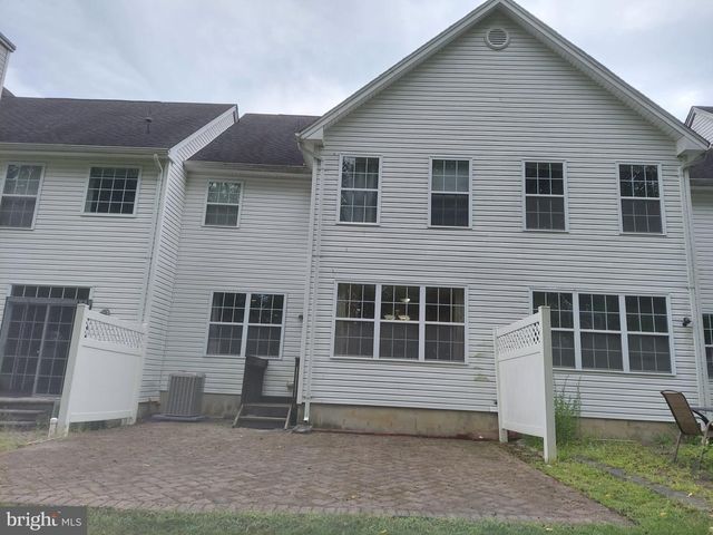 37 SHELLEY CIR, East Windsor, NJ 08520