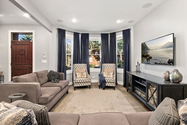 3940 N Christiana Avenue, Chicago, IL 60618