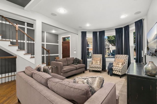 3940 N Christiana Avenue, Chicago, IL 60618