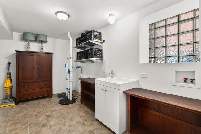 3940 N Christiana Avenue, Chicago, IL 60618