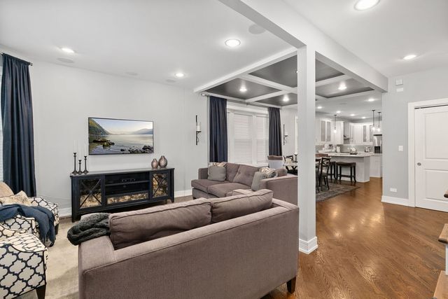 3940 N Christiana Avenue, Chicago, IL 60618