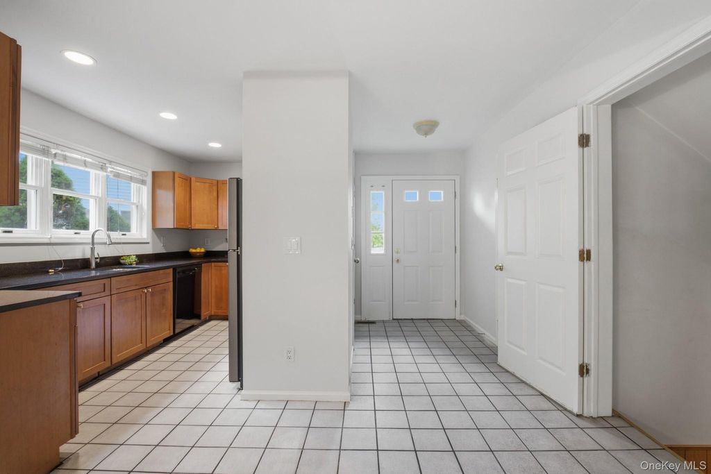 1452 Iroquois Street, Shrub Oak, NY 10588 — photo 4