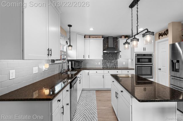 41186 Dortmund Drive, Clinton Charter Township, MI 48038