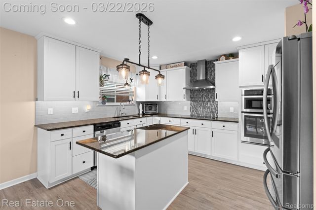 41186 Dortmund Drive, Clinton Charter Township, MI 48038