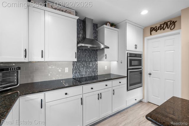 41186 Dortmund Drive, Clinton Charter Township, MI 48038