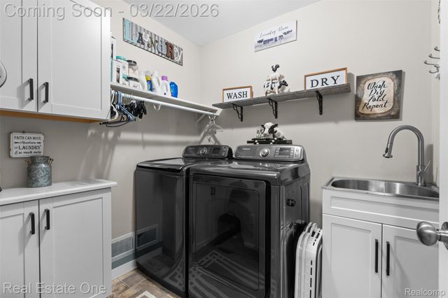 41186 Dortmund Drive, Clinton Charter Township, MI 48038