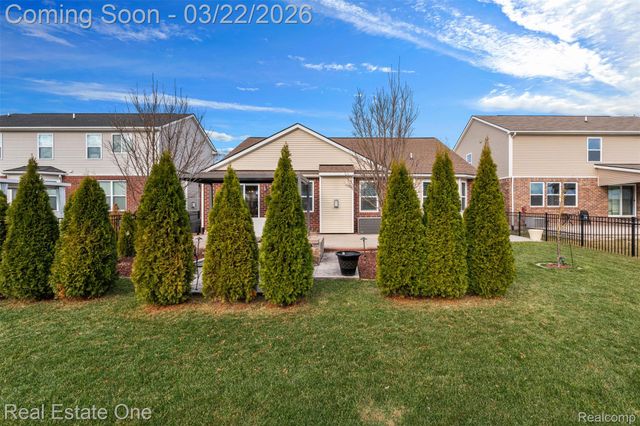 41186 Dortmund Drive, Clinton Charter Township, MI 48038