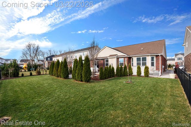 41186 Dortmund Drive, Clinton Charter Township, MI 48038