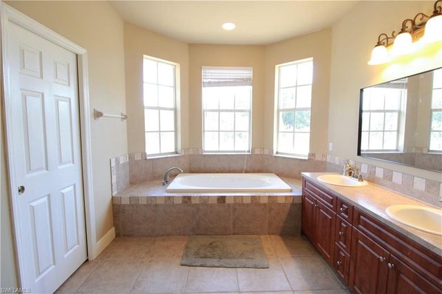 13260 Sleepy Hollow LN, Fort Myers, FL 33913