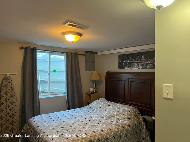 824 Nipp Avenue, Lansing, MI 48915