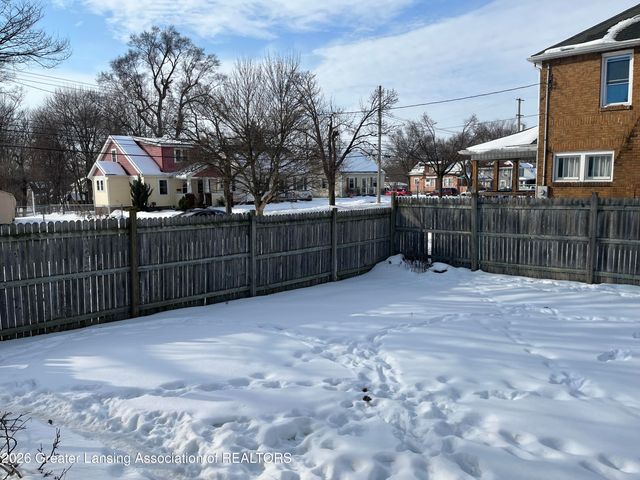 824 Nipp Avenue, Lansing, MI 48915