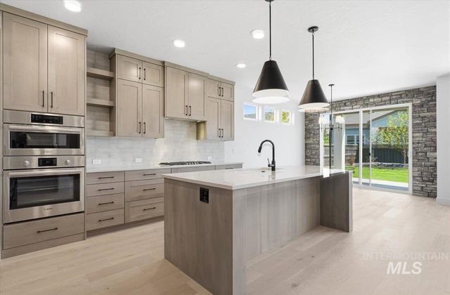 5869 Pinpoint Way, Meridian, ID 83642