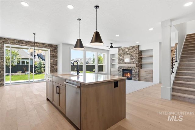 5869 Pinpoint Way, Meridian, ID 83642