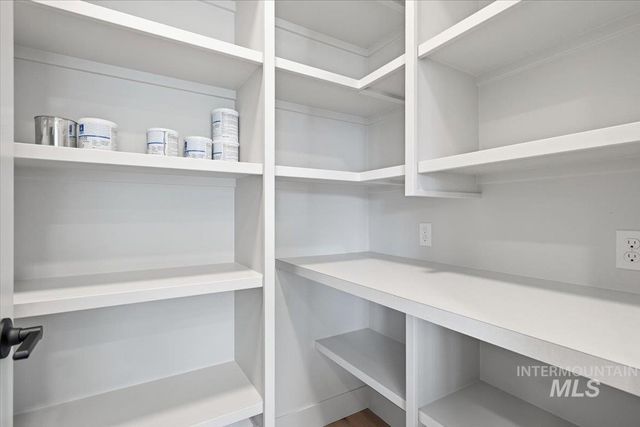 5869 Pinpoint Way, Meridian, ID 83642