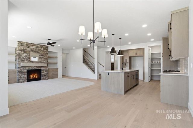5869 Pinpoint Way, Meridian, ID 83642