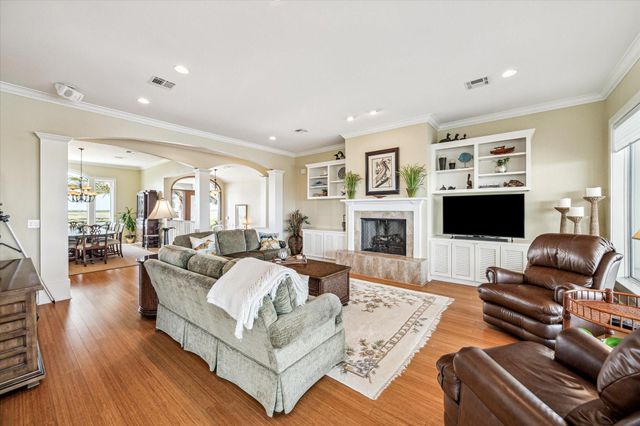 1 Shell Key, Hitchcock, TX 77563