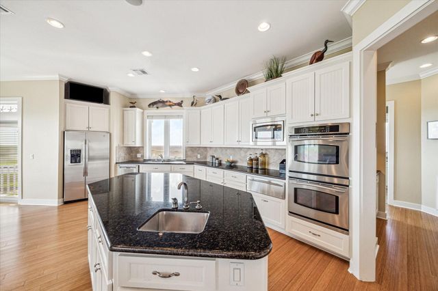 1 Shell Key, Hitchcock, TX 77563