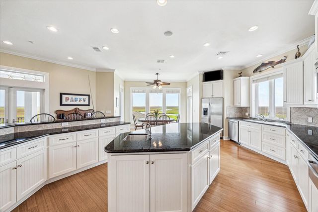 1 Shell Key, Hitchcock, TX 77563