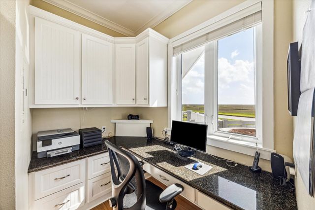 1 Shell Key, Hitchcock, TX 77563