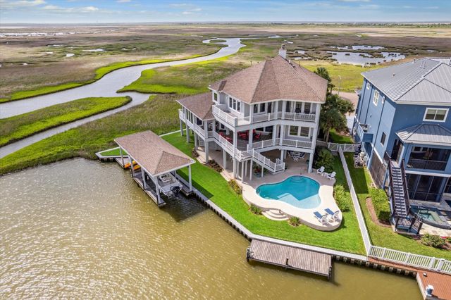 1 Shell Key, Hitchcock, TX 77563