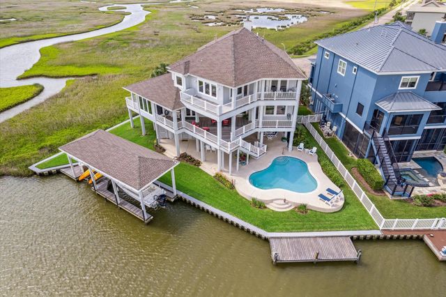 1 Shell Key, Hitchcock, TX 77563