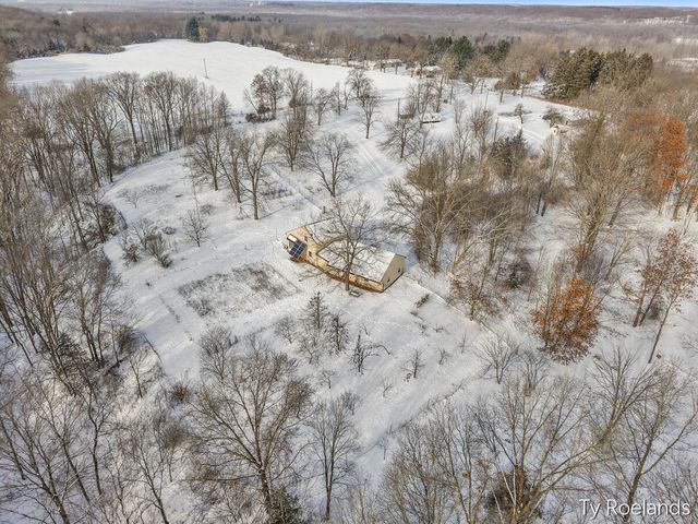 1067 Somers Road, Lyons, MI 48851