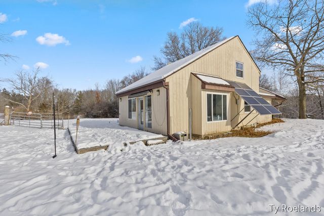 1067 Somers Road, Lyons, MI 48851