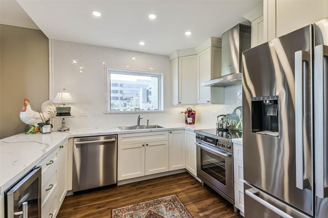 651 Bering Drive 601, Houston, TX 77057