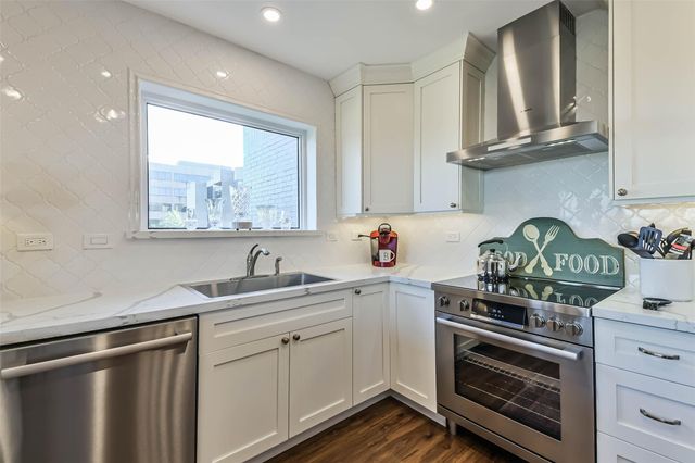 651 Bering Drive 601, Houston, TX 77057