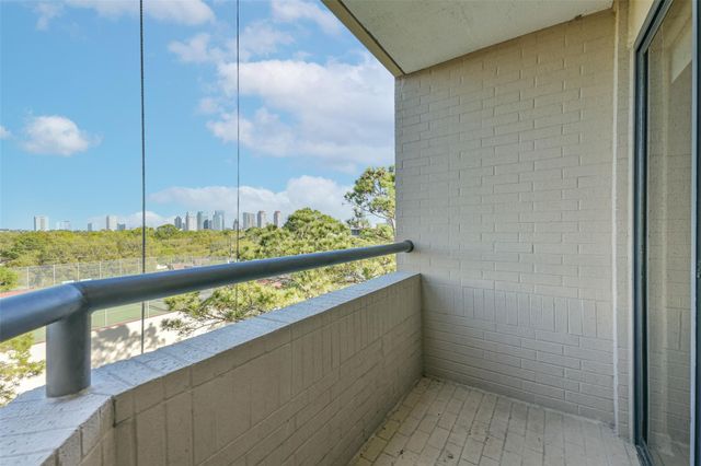 651 Bering Drive 601, Houston, TX 77057