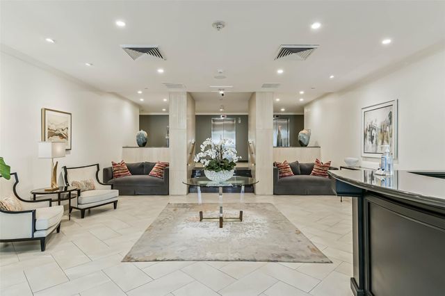 651 Bering Drive 601, Houston, TX 77057