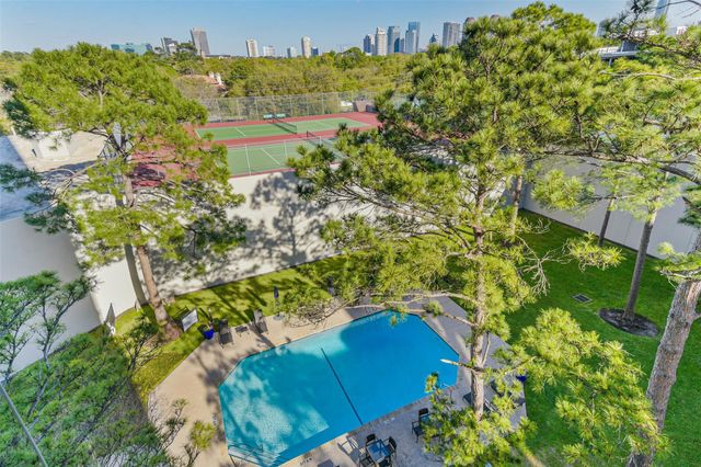 651 Bering Drive 601, Houston, TX 77057