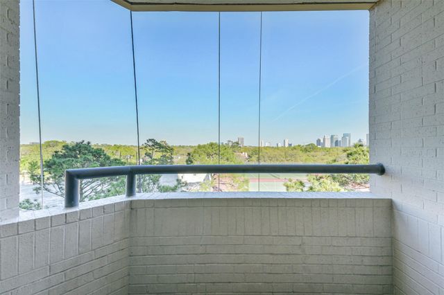 651 Bering Drive 601, Houston, TX 77057