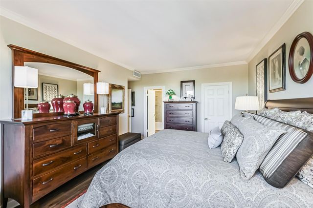 651 Bering Drive 601, Houston, TX 77057